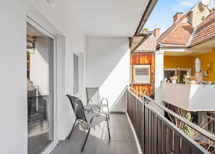 Stilvolles Zuhause Mit Terrasse